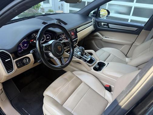 2023 Porsche Cayenne Platinum Edition