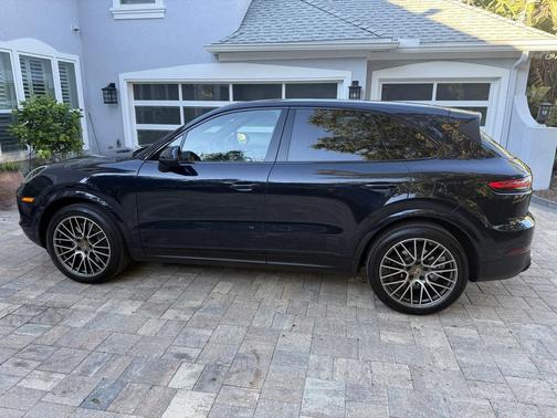 2023 Porsche Cayenne Platinum Edition