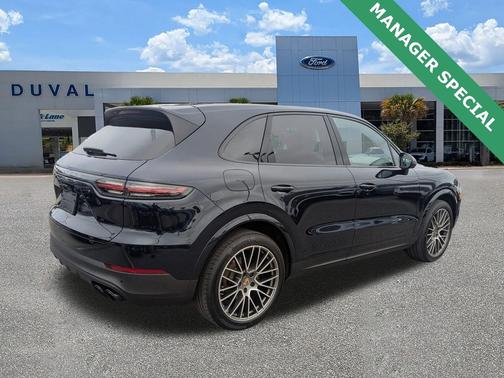 2023 Porsche Cayenne Platinum Edition