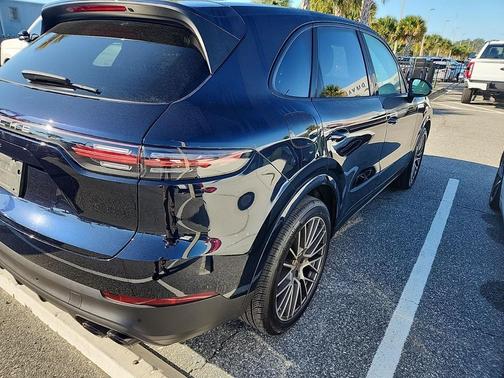 2023 Porsche Cayenne Platinum Edition