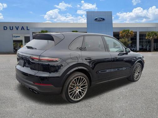 2023 Porsche Cayenne Platinum Edition