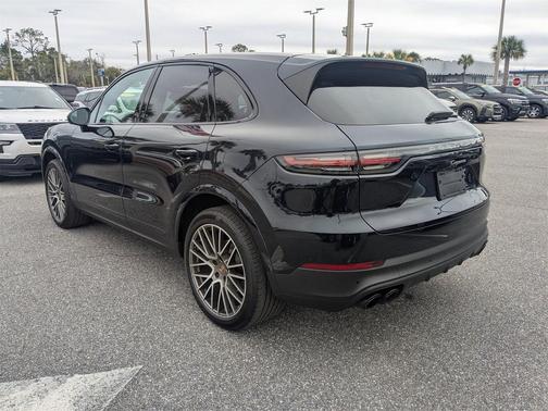 2023 Porsche Cayenne Platinum Edition