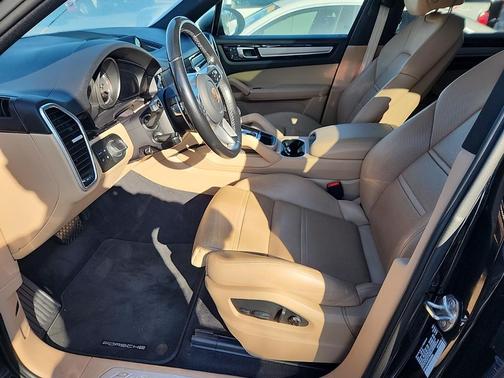 2023 Porsche Cayenne Platinum Edition