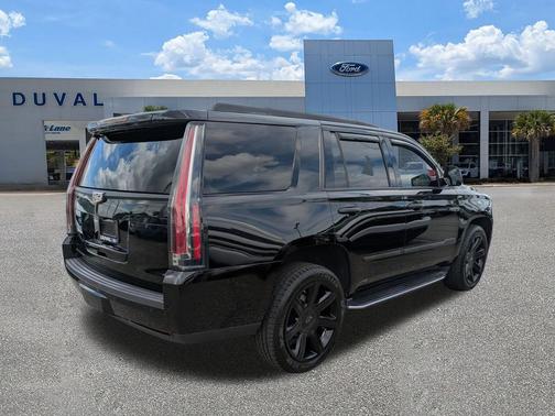 2018 Cadillac Escalade Luxury
