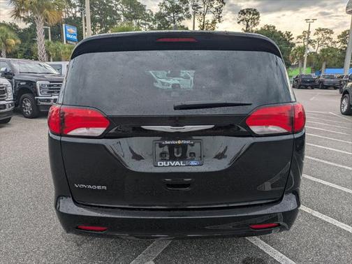 2023 Chrysler Voyager LX