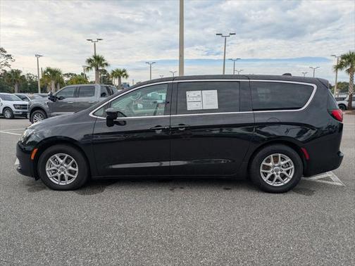 2023 Chrysler Voyager LX