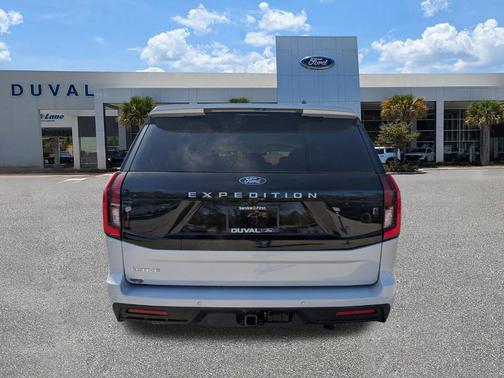 Space Silver 2026 Ford Expedition Active