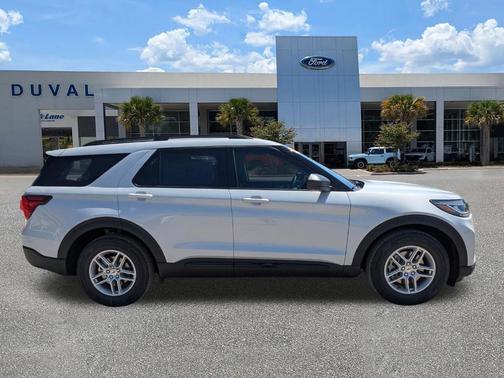 Space White Metallic 2026 Ford Explorer Active