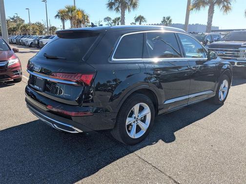 2024 Audi Q7 45 Premium Plus