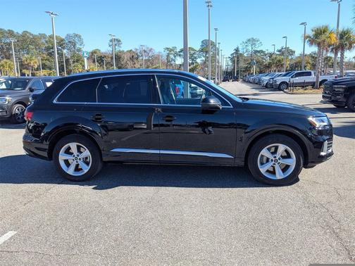 2024 Audi Q7 45 Premium Plus