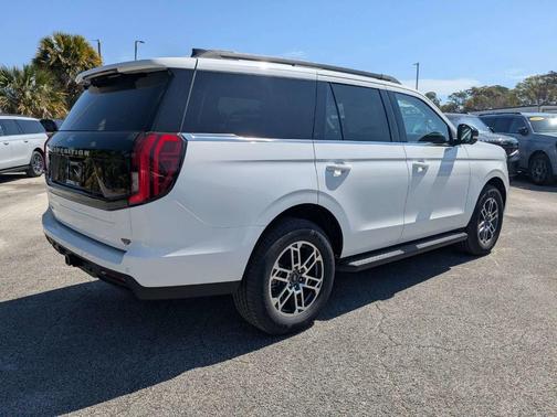 Star White 2026 Ford Expedition Active