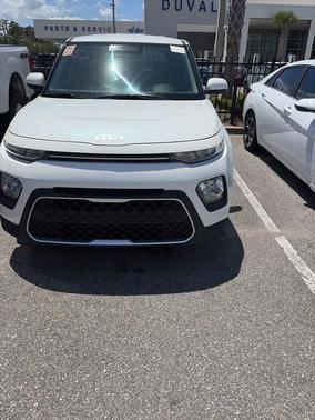 Snow White Pearl 2022 Kia Soul LX