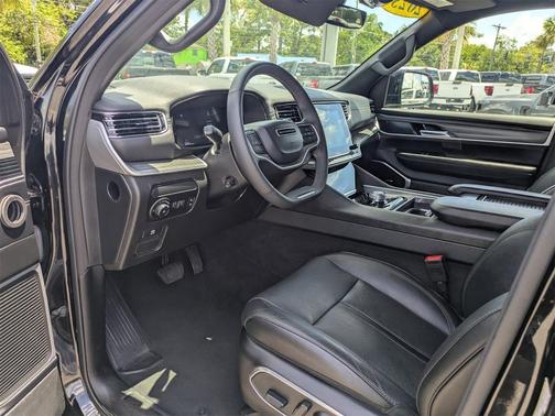 2023 Jeep Wagoneer L Series III 4x2