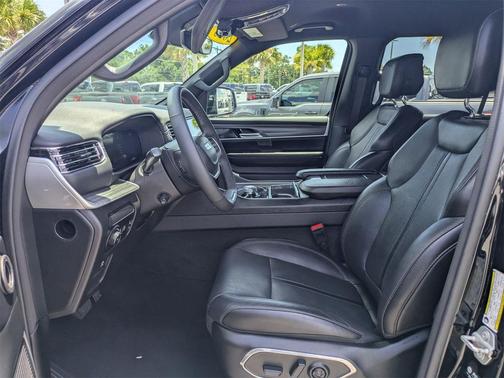 2023 Jeep Wagoneer L Series III 4x2