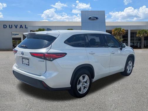 2022 Toyota Highlander Hybrid LE