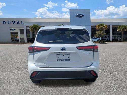 2022 Toyota Highlander Hybrid LE