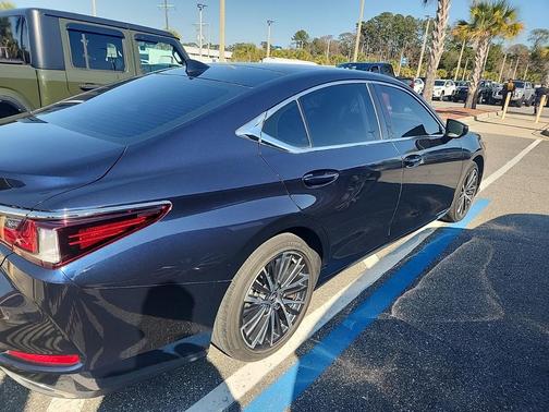 2023 Lexus ES 350 Base