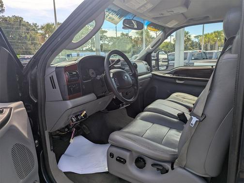 2005 Ford F-350 Lariat SuperCab Super Duty DRW
