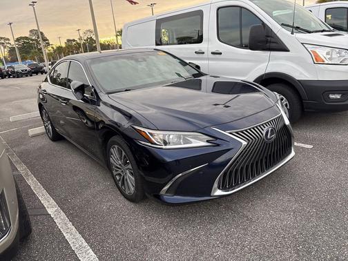 2021 Lexus ES 300h Base