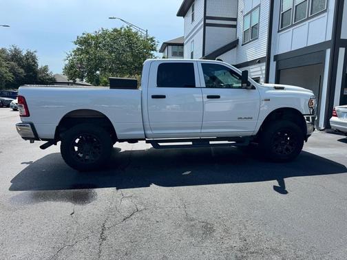 2022 RAM 2500 Tradesman Crew Cab 4x4 6'4' Box