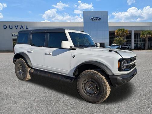 Oxford White 2025 Ford Bronco Outer Banks