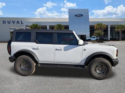 Oxford White 2025 Ford Bronco Outer Banks