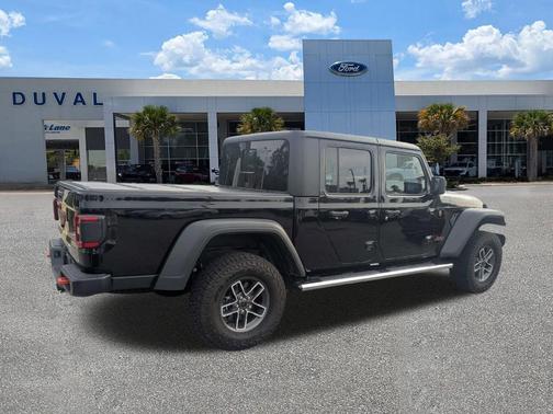 Black Clearcoat 2024 Jeep Gladiator Mojave