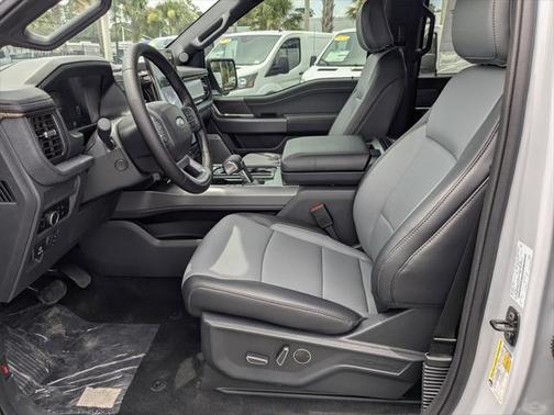 2025 Ford F-150 Lightning LARIAT
