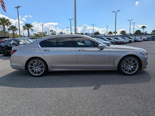 2021 BMW 750 i xDrive