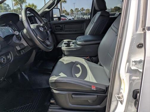 2024 RAM 2500 Tradesman Crew Cab 4x4 6'4' Box