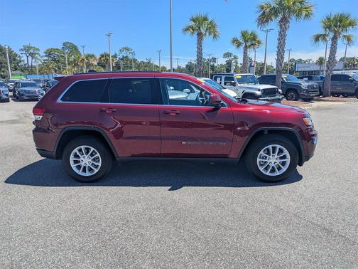 2022 Jeep Grand Cherokee Laredo