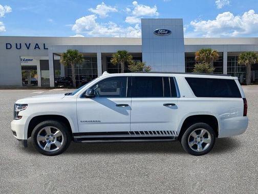 Summit White 2017 Chevrolet Suburban LT
