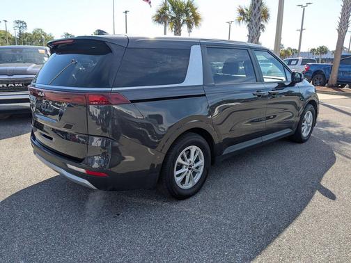 2024 Kia Carnival LX