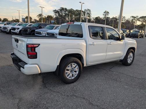 2022 Nissan Frontier SV