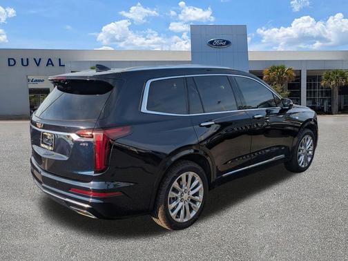 2022 Cadillac XT6 Premium Luxury FWD