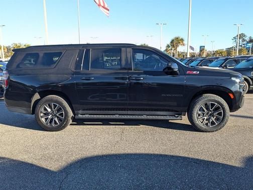 2022 Chevrolet Suburban 4WD Z71