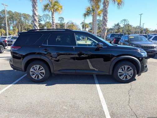 2025 Nissan Pathfinder SV FWD