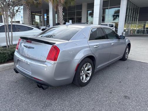 2015 Chrysler 300 Limited
