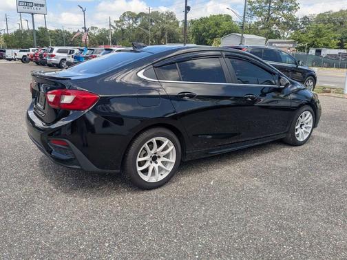 Mosaic Black Metallic 2018 Chevrolet Cruze LT