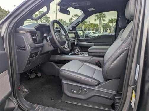 2025 Ford F-150 Lightning LARIAT