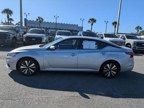 2022 Nissan Altima 2.5 SV