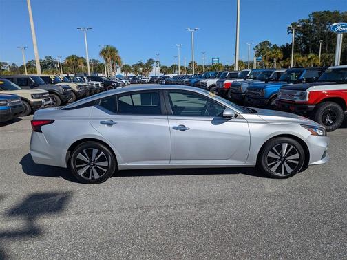 2022 Nissan Altima 2.5 SV