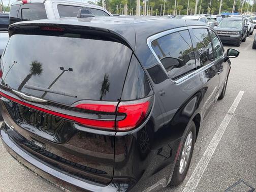 Diamond Black 2024 Chrysler Pacifica Touring-L