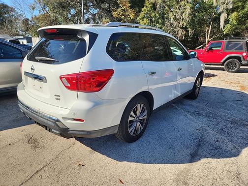 2018 Nissan Pathfinder SV