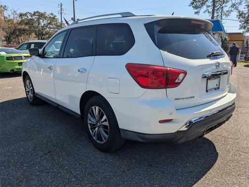 2018 Nissan Pathfinder SV