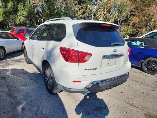 2018 Nissan Pathfinder SV