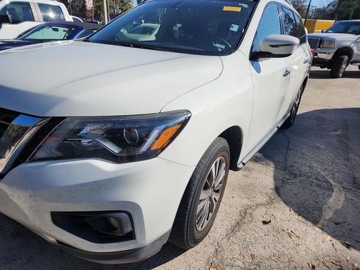 2018 Nissan Pathfinder SV