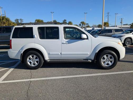 2011 Nissan Pathfinder SV