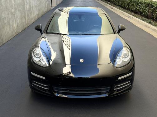 2015 Porsche Panamera 2