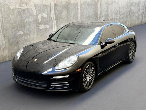 2015 Porsche Panamera 2
